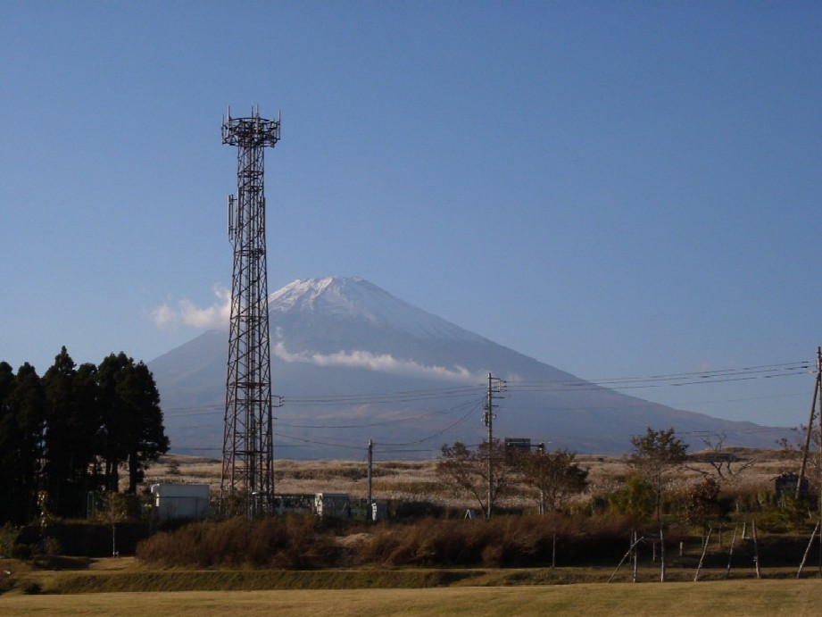 富士山南麓　大野路　ＴＵ−ＫＡセルラー東海　と　ＡＵ