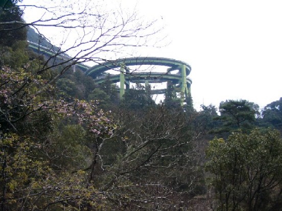 天城荘 大滝温泉 上を通る　ループ橋